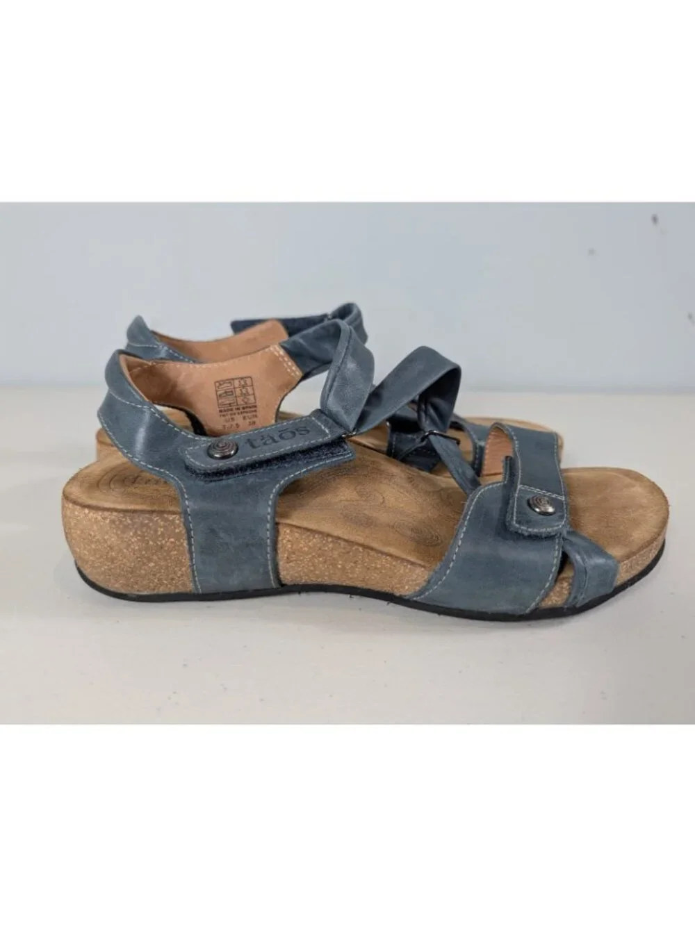 Taos trulie wedge sandals in navy blue leather women's size 7-7.5